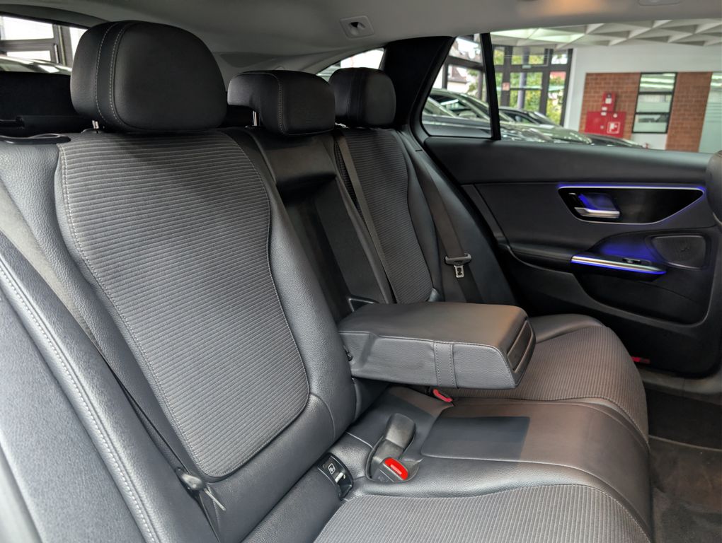 MERCEDES-BENZ C-Class 2024
