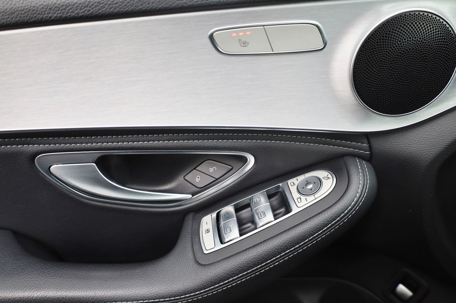 Fahrzeugabbildung Mercedes-Benz Lim. C 220d Avantgarde T.Leder,Navi,SH,PDC