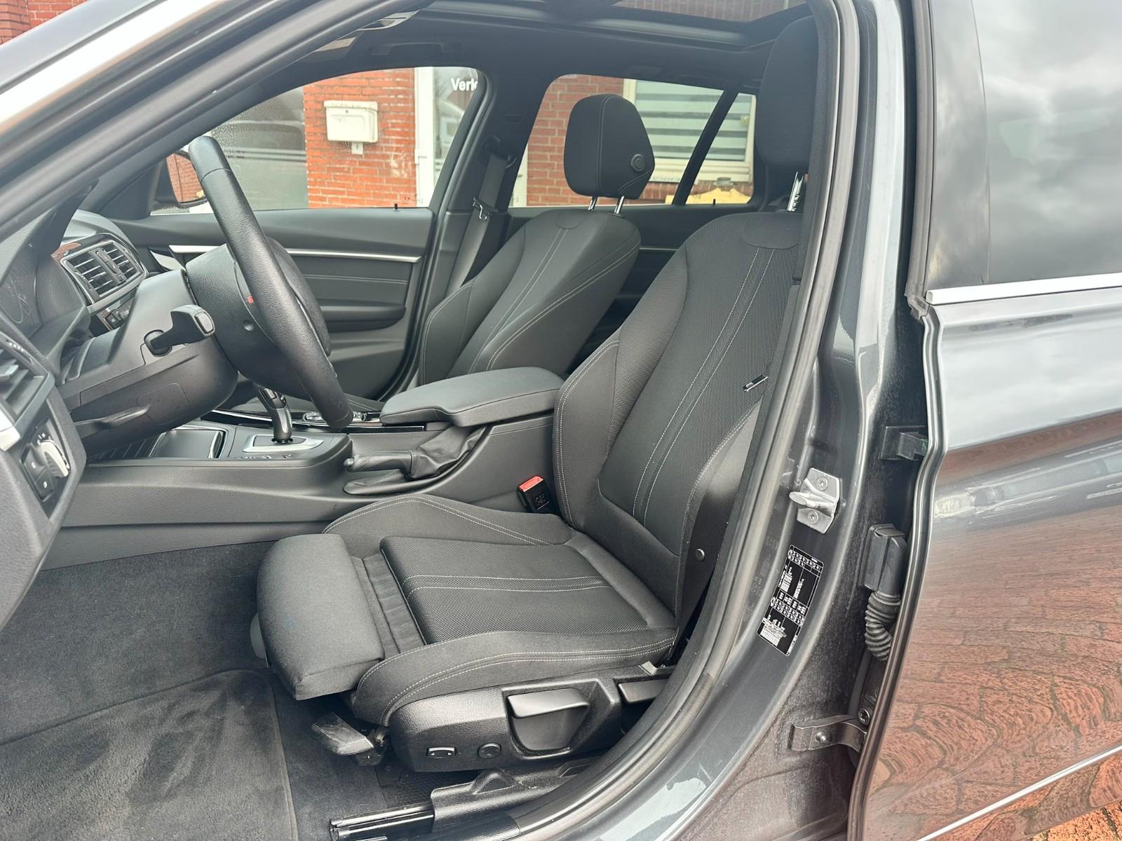 BMW Touring 318 i Sport Line TMP SZH LED NAVI PANO