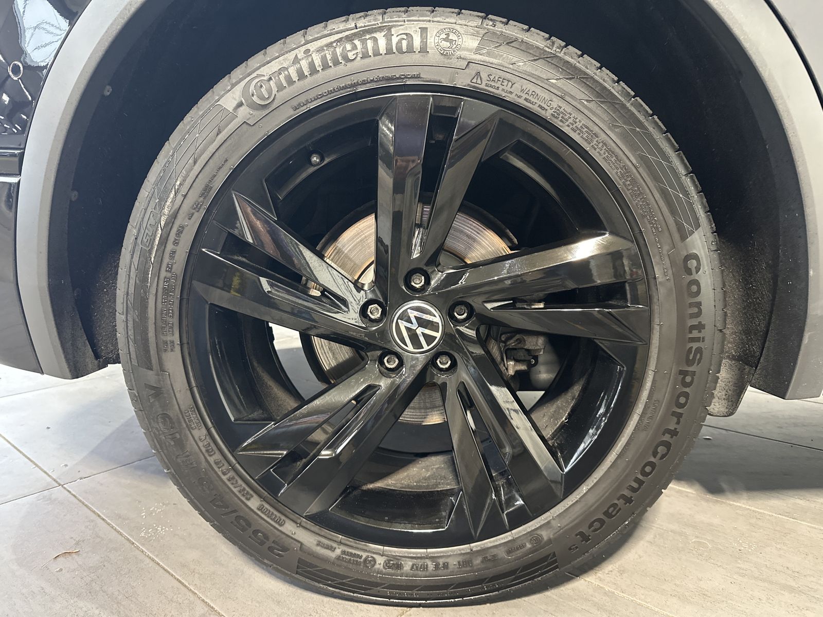 Fahrzeugabbildung Volkswagen Tiguan 2.0 TDI DSG R-Line Black NAV+IQ-LIGHT+ACC