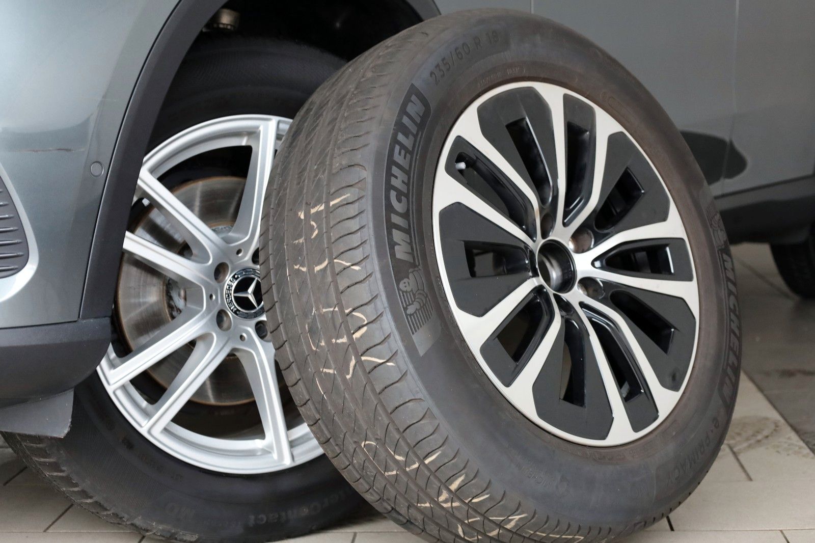 Fahrzeugabbildung Mercedes-Benz GLC 220d 4M Avantgarde,Leder,Navi,ACC,ParkPak+WR