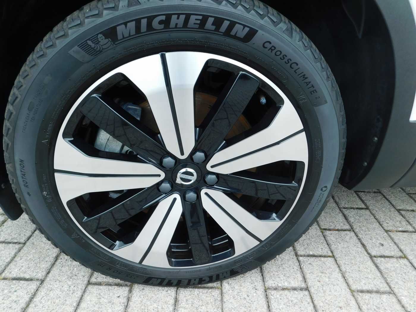 Fahrzeugabbildung Volvo XC40 T4 Recharge Plus Dark