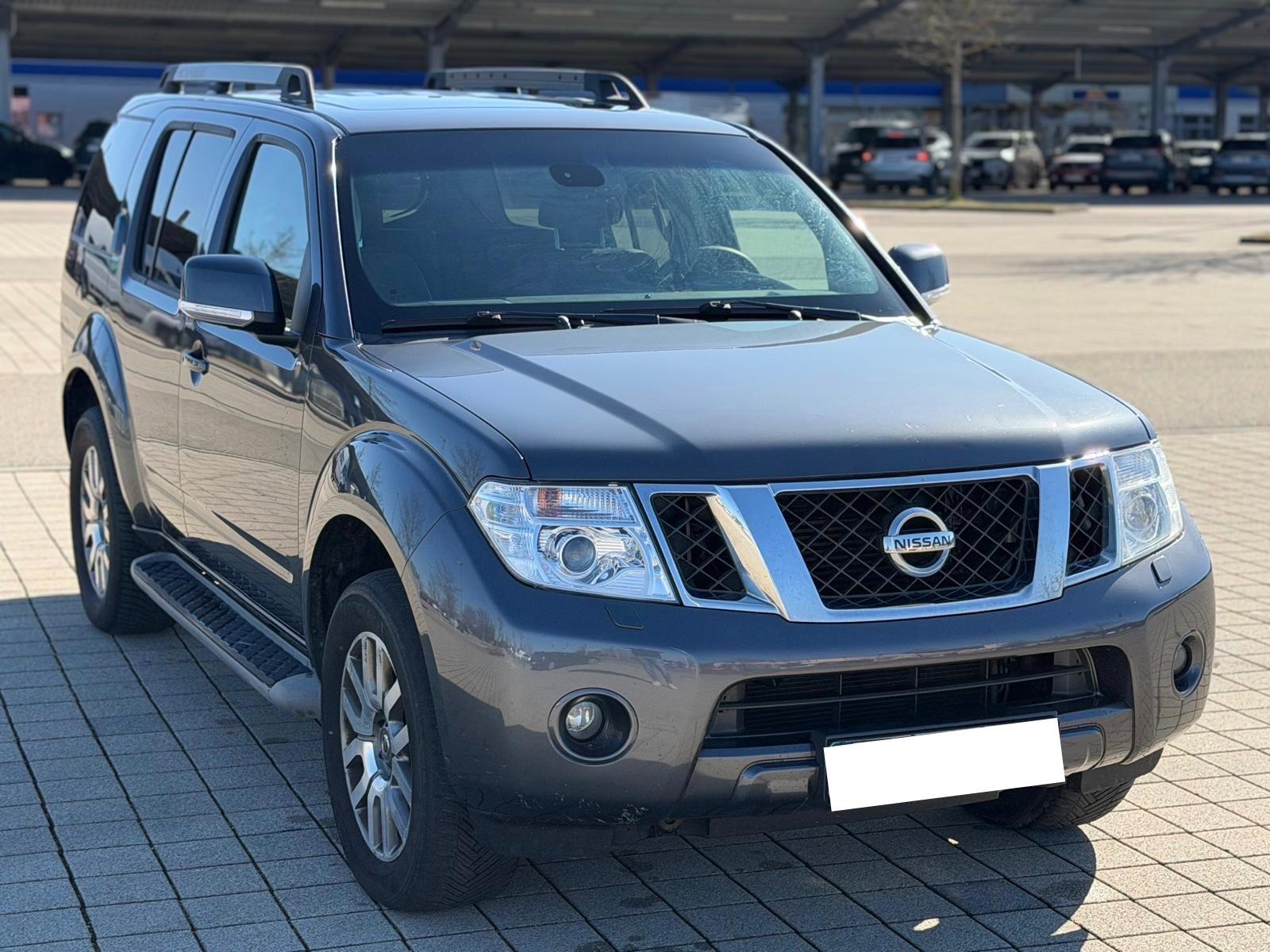 Nissan Pathfinder 2.5 dCi 7-Sitze S-Dach Navi Leder AHK