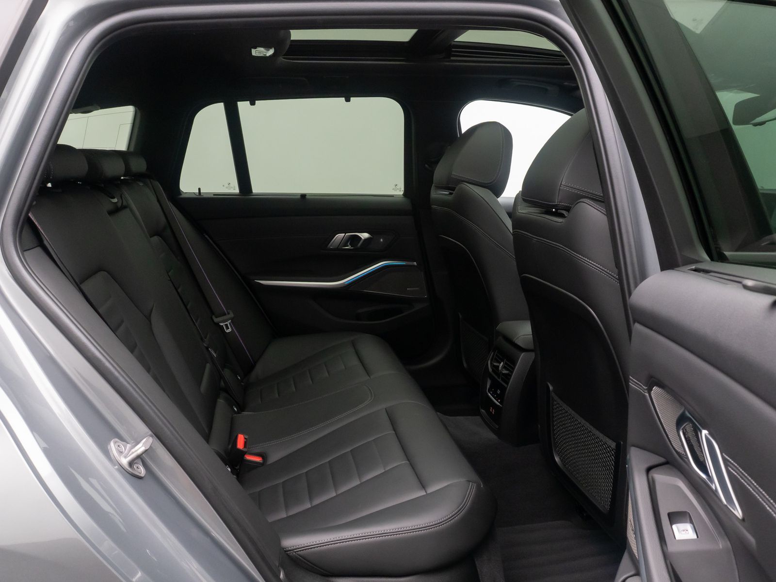 Fahrzeugabbildung BMW 330d xD M Sport ACC Kamera H/K Panorama HUD 19"