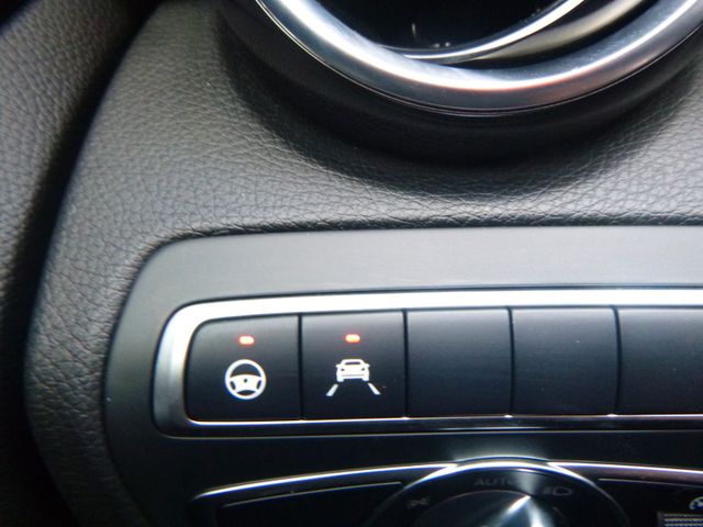 Fahrzeugabbildung Mercedes-Benz C 180 CGI Lim >AUT/NAV/LED/SHZ/PDC/KAM/Distronic