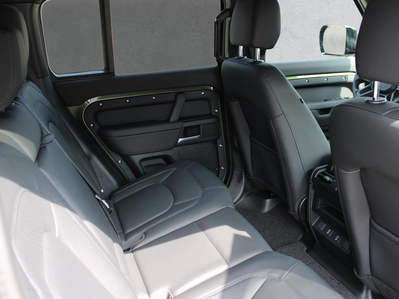 Fahrzeugabbildung Land Rover Land Rover Defender 110 D250 X-Dynamic SE