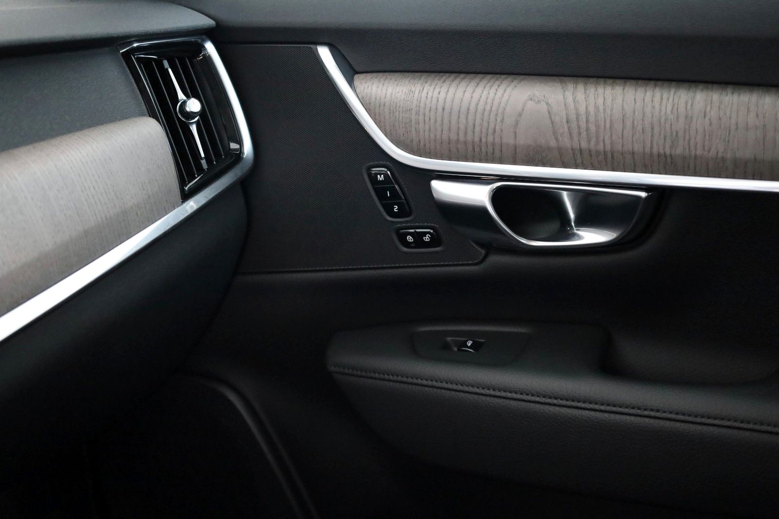 Fahrzeugabbildung Volvo V90 CC Pro AWD Leder,Navi,LED,SH,Kamera,ACC