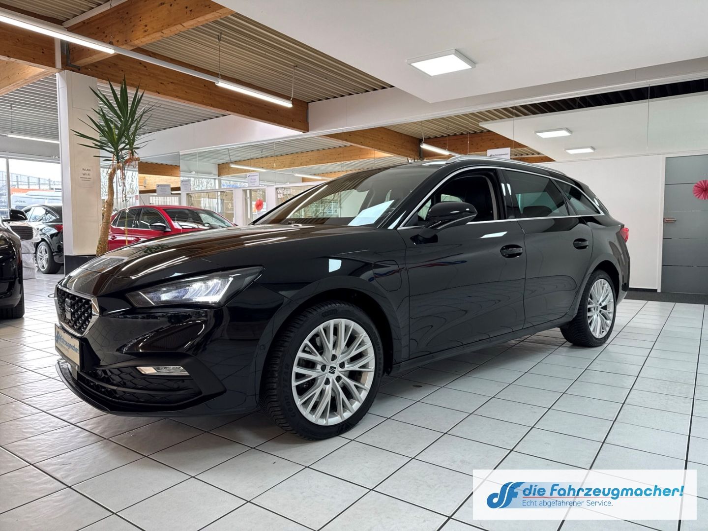 Fahrzeugabbildung SEAT Leon Sportstourer Xcellence e-HYBRID Navi Digita