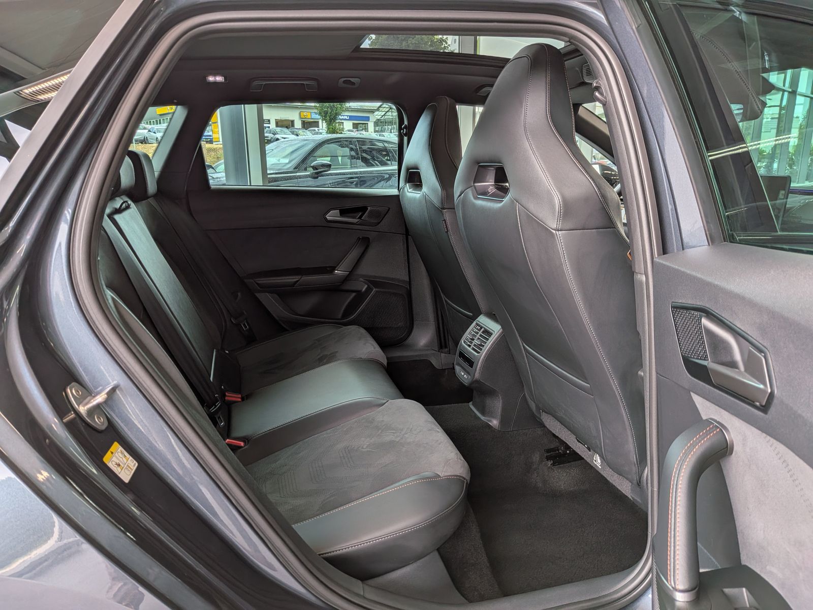 Fahrzeugabbildung CUPRA Leon 1.5 eTSI Dynamic-Edge-Paket Pano Cam AHK 18