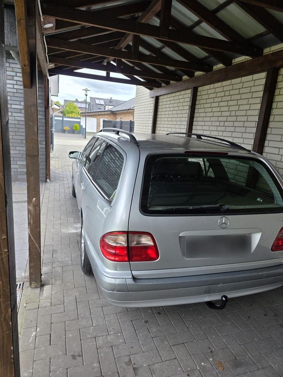 Mercedes-Benz E 220