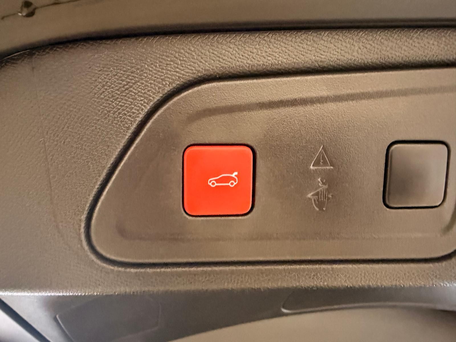 Fahrzeugabbildung Citroën C5 Aircross Hybrid/PANORAMA/LEDER/NAVI/KAMERA