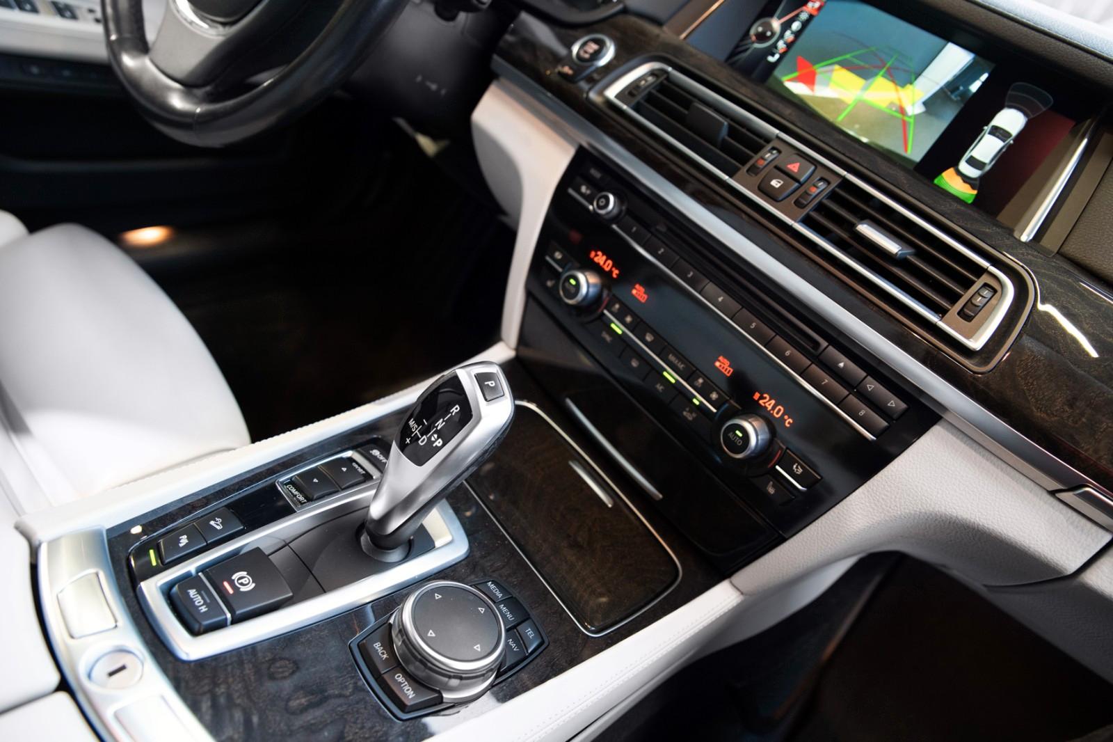 BMW 730d xDRIVE 3.0 258ch BVA - ATTELAGE PIVOTANT - AFFICHAGE TÊTE HAUTE - CUIR NAPPA - ACC - CHAUFFAGE AUXILIAIRE