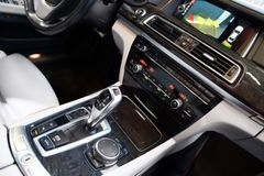 BMW 730d xDrive AHK HUD - TOP Ausstattung Unfallfrei