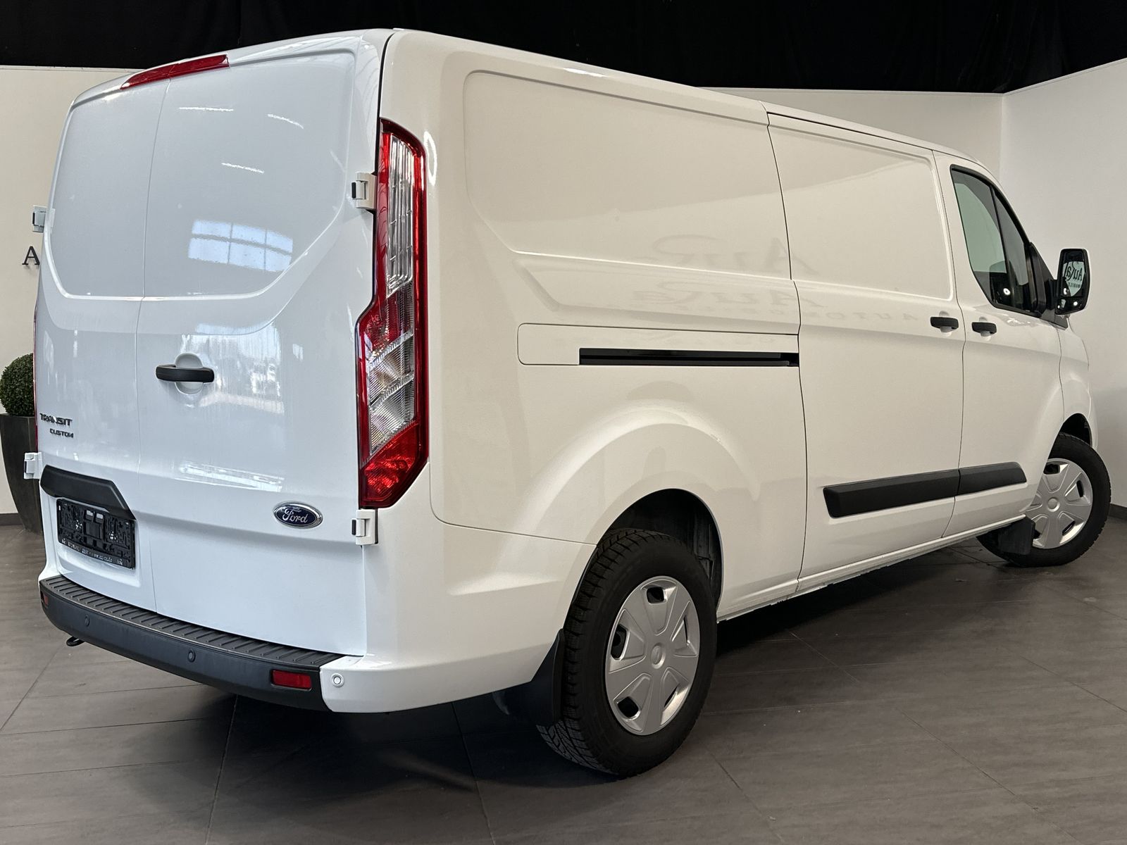 Fahrzeugabbildung Ford Transit Custom 340 L2H1 Aut. NAV+CARPLAY+SHZ+ACC