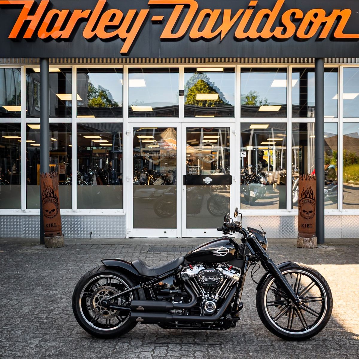 Fahrzeugabbildung Harley-Davidson FXBRS Breakout 114 cui - Jekill & Hyde