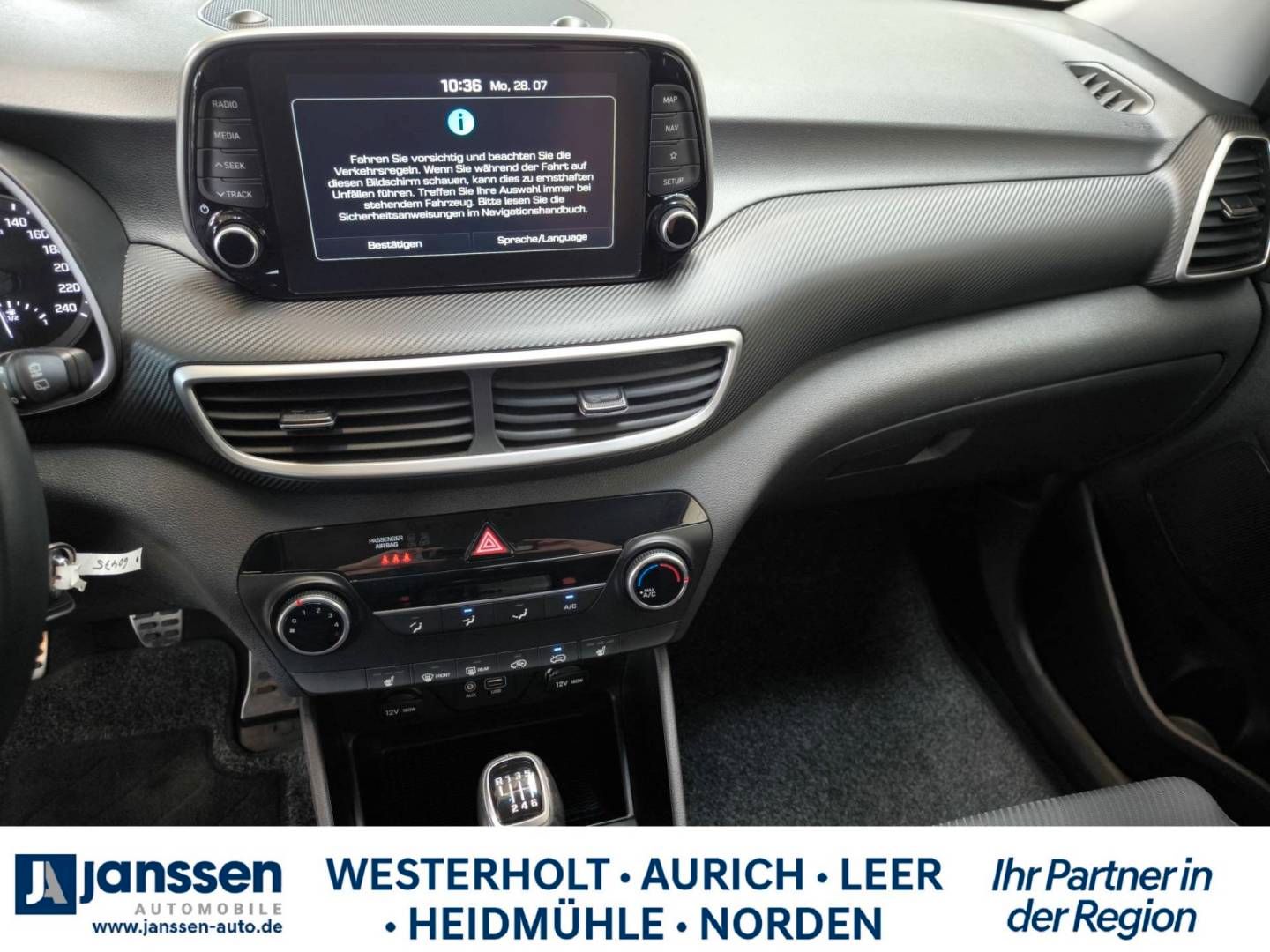 Fahrzeugabbildung Hyundai TUCSON FL 1.6 GDi M/T 2WD PURE  Navigation