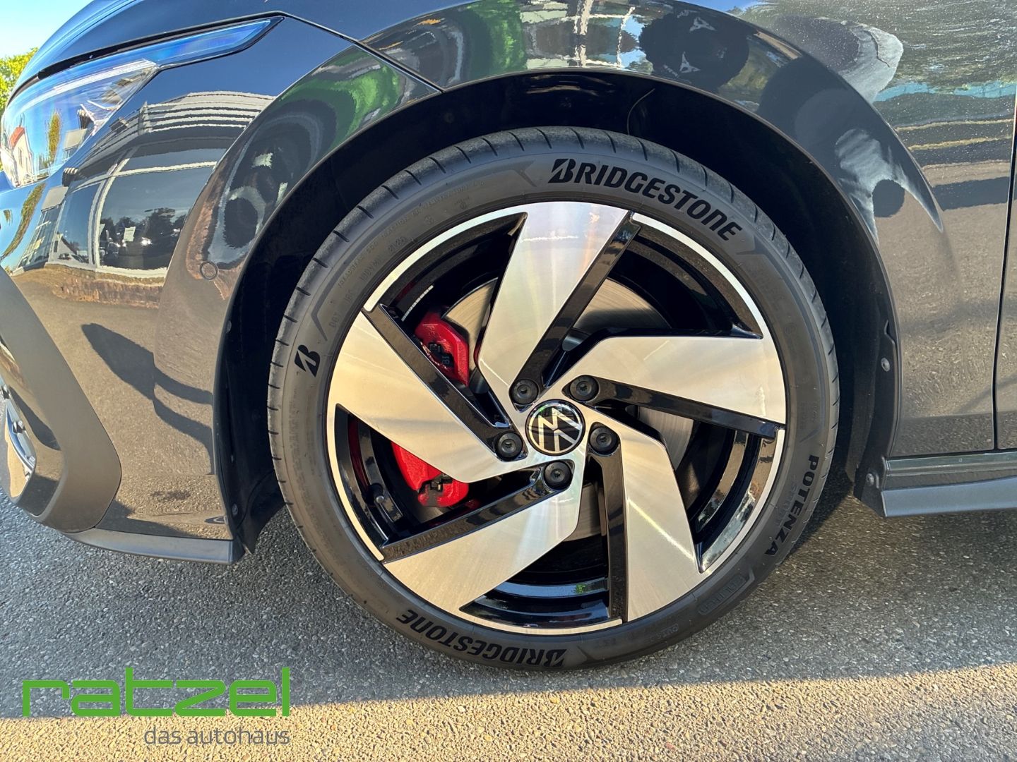 Fahrzeugabbildung Volkswagen Golf GTI Business Paket+Black Style+IQ.Light+AHK