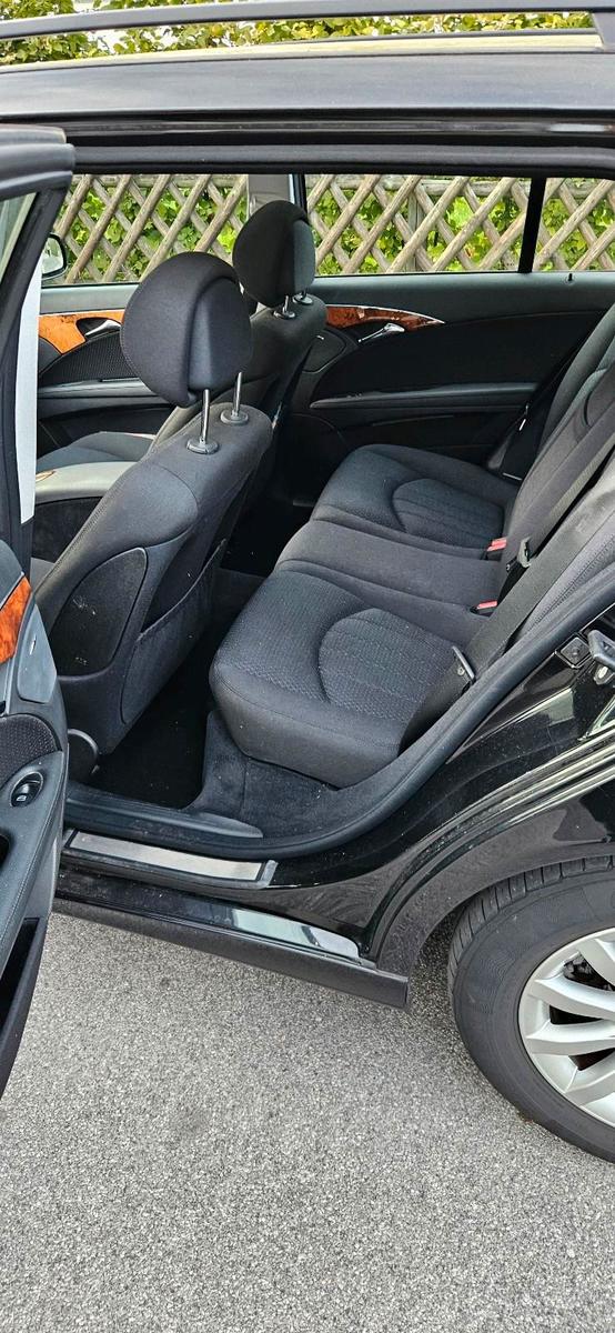 Mercedes-Benz E220 2006 — photo 13