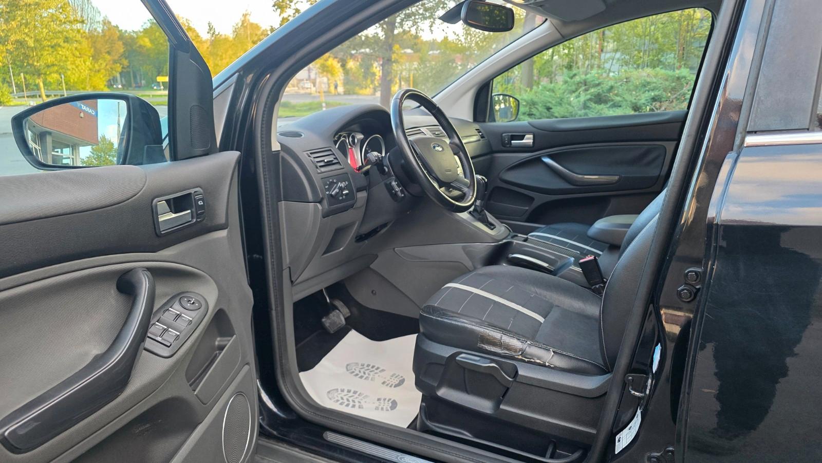 Ford Kuga Titanium 2.5 Turbo 5 cyl. 200 ch BVA 4x4 / Carnet complet / GPS / Sièges chauffants / Attelage 2,1 t