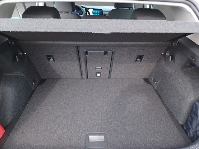 Fahrzeugabbildung Volkswagen Golf VIII TSI Life LED Navi Climatronic AID ACC