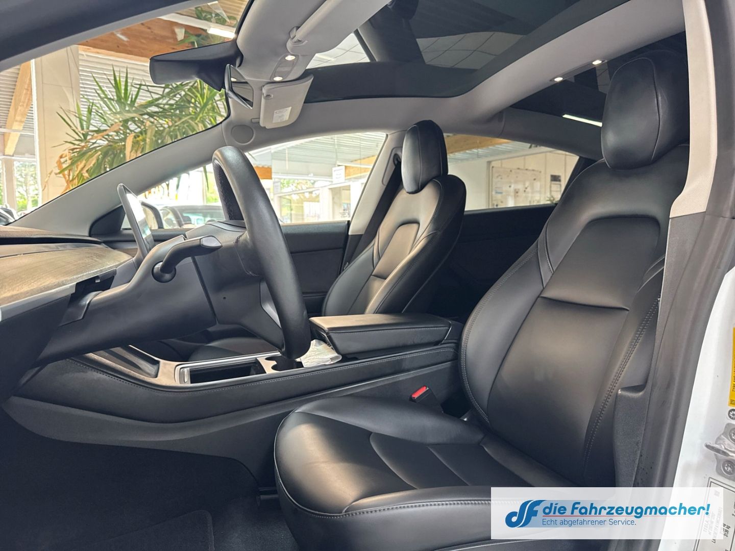 Fahrzeugabbildung Tesla Model 3 Basis RWD Soundsystem ACC El. Heckklappe