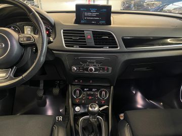 Audi Q3 sport 2,0 TDI S-LINE*LED*NAVI*AHK*HIFI*DAB*