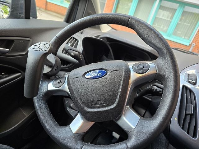 Fahrzeugabbildung Ford Grand Tourneo Connect Paravan Selbstfahrer Rolli