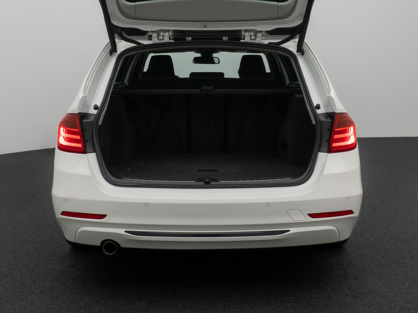 Fahrzeugabbildung BMW 320d Sport Line Xenon NaviPro HUD PDC FernlichtA