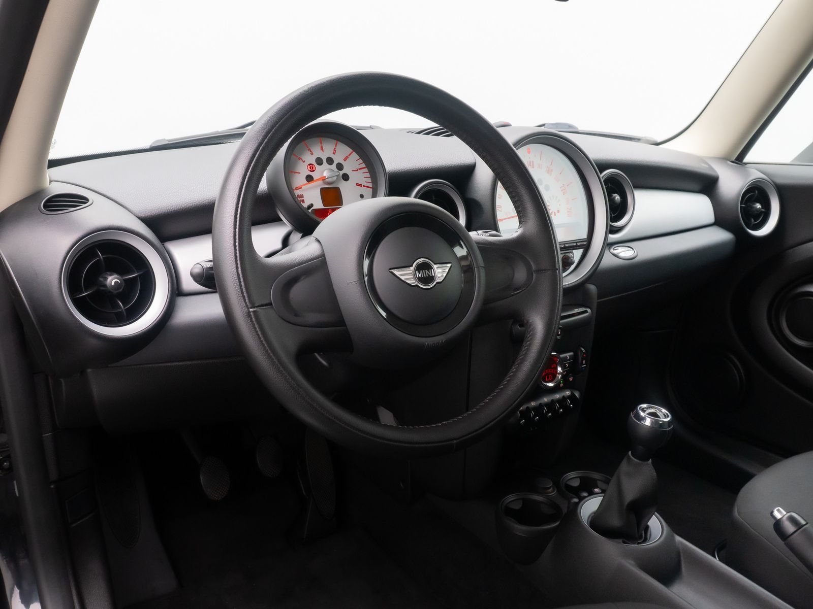 Fahrzeugabbildung MINI One Clubman Pepper PDC CD Bordcomputer Nebelsch