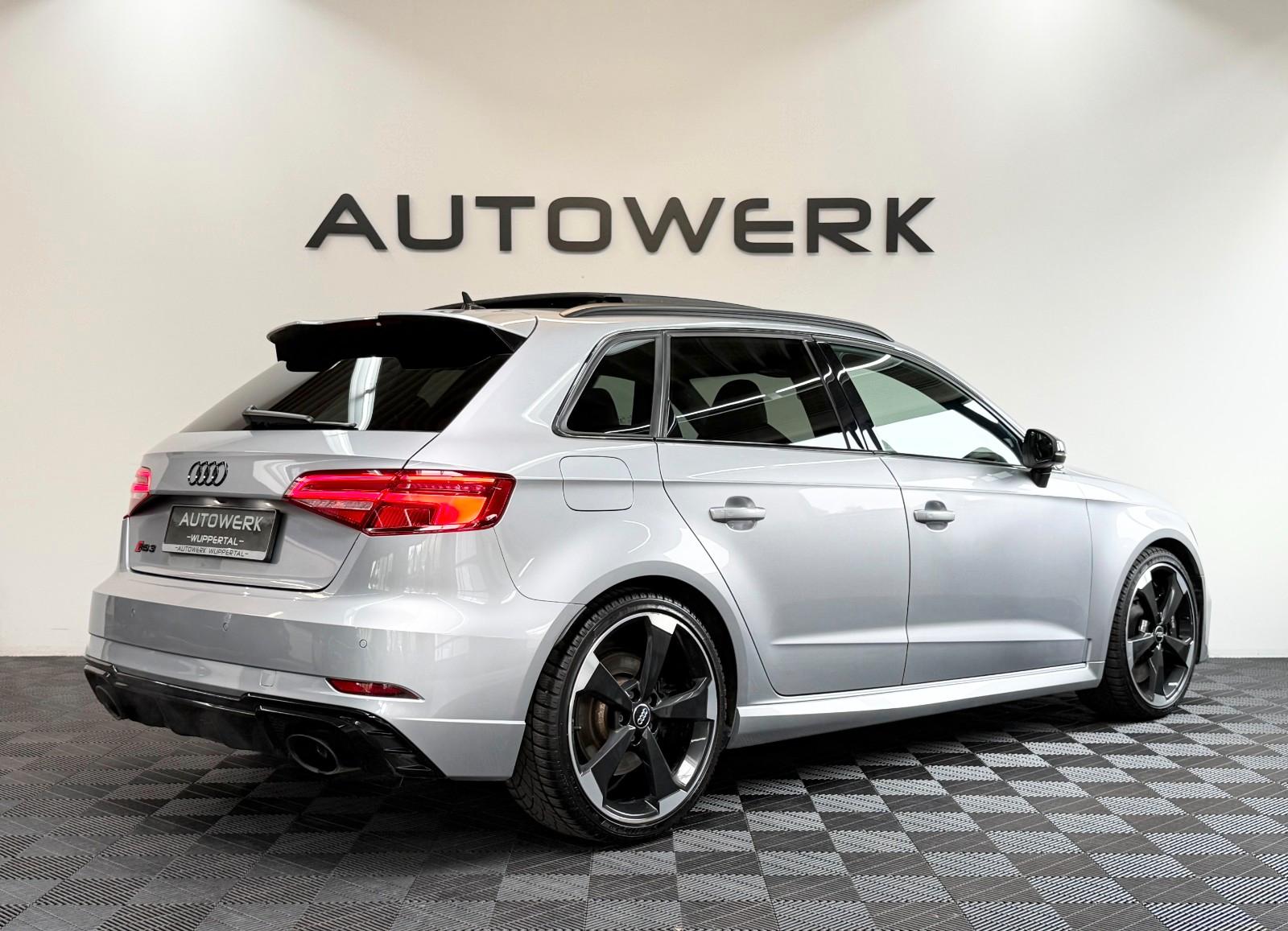 Audi RS 3 Sportback 2.5 TFSI Quattro*SCHALE*PANO*KAME