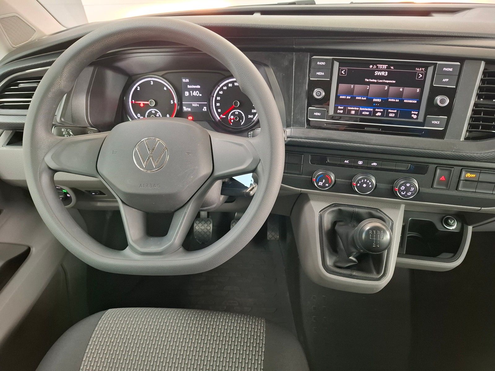 Fahrzeugabbildung Volkswagen T6.1 Transporter Kombi 2,0 TDI +AppConnect