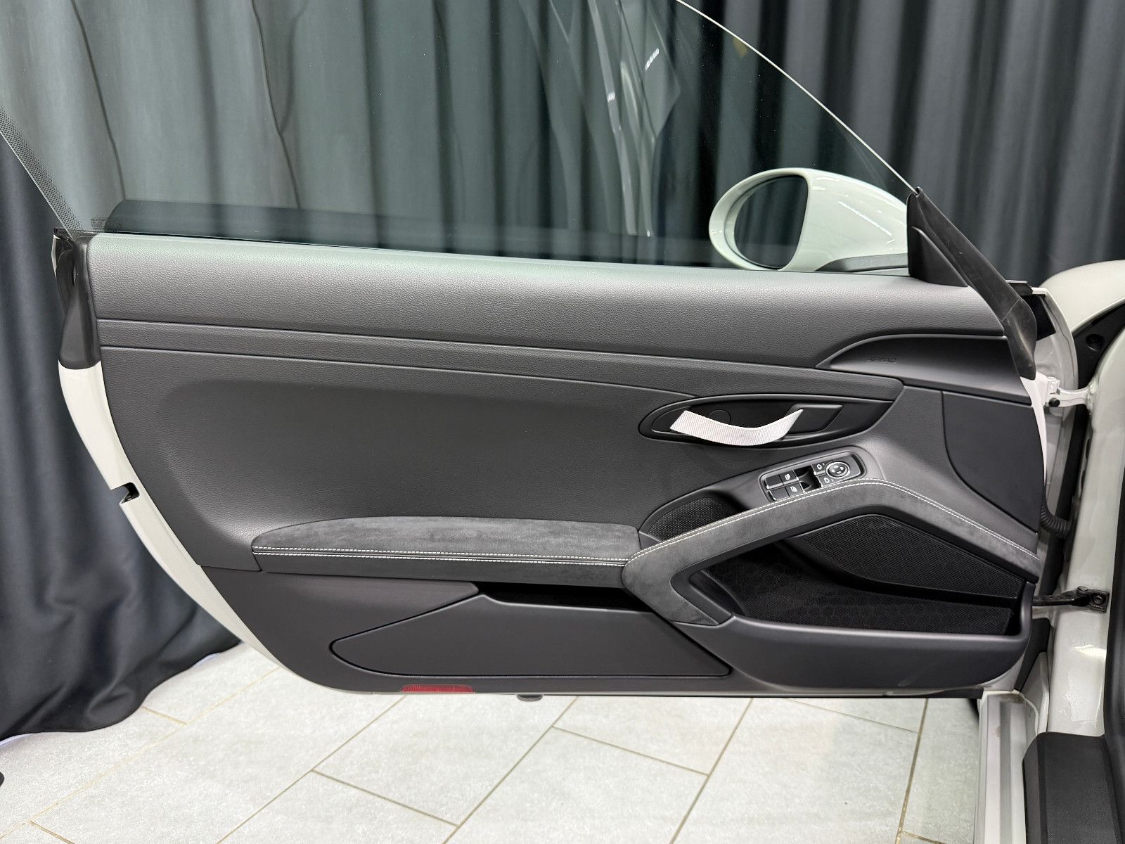 Fahrzeugabbildung Porsche Cayman GT4|918 SCHALENSITZE|PCCB|1.HAND|SCHALTER