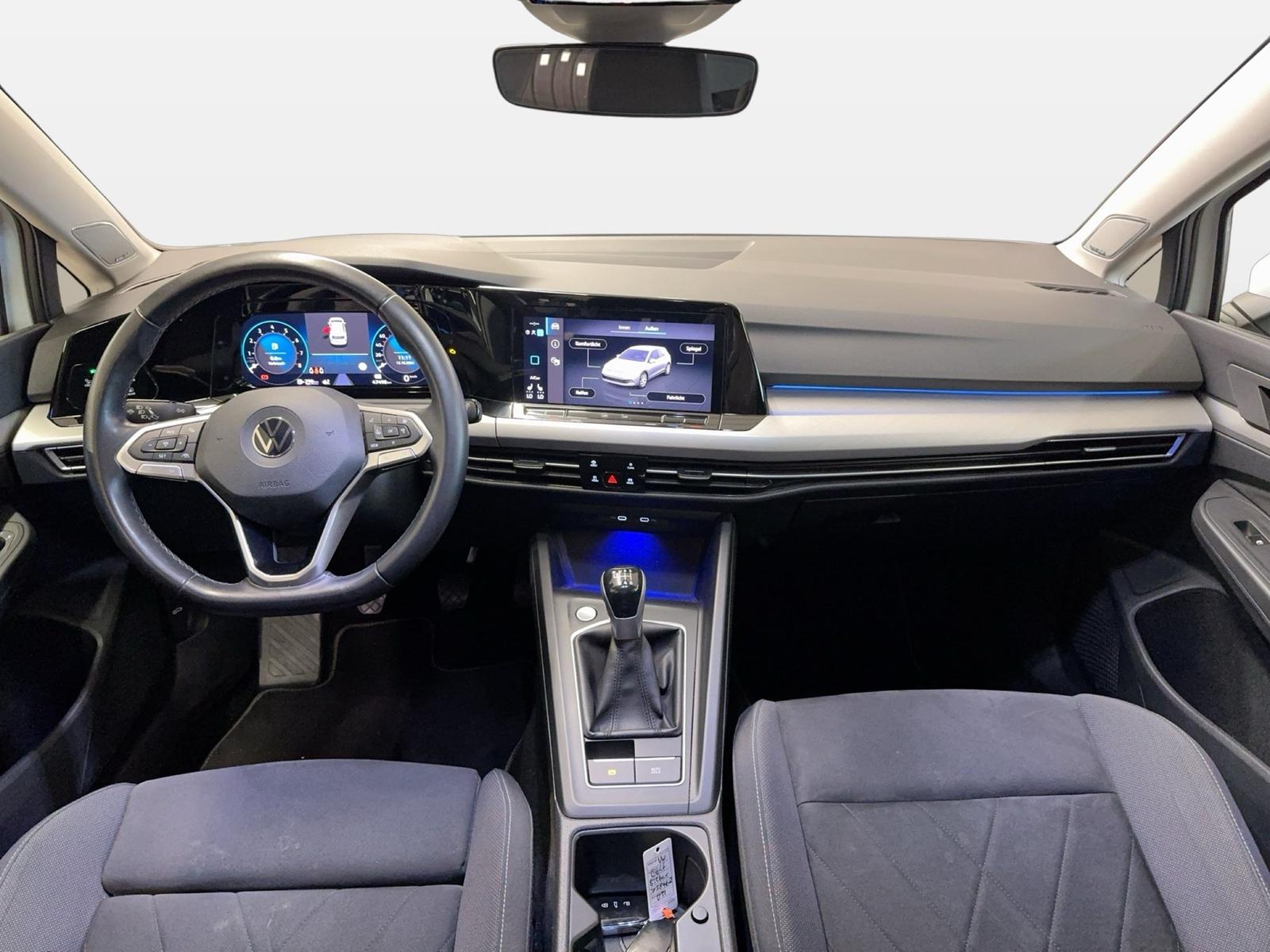 Volkswagen Golf VIII 1.5TSI Life CarPlay h/k AHK Standhzg
