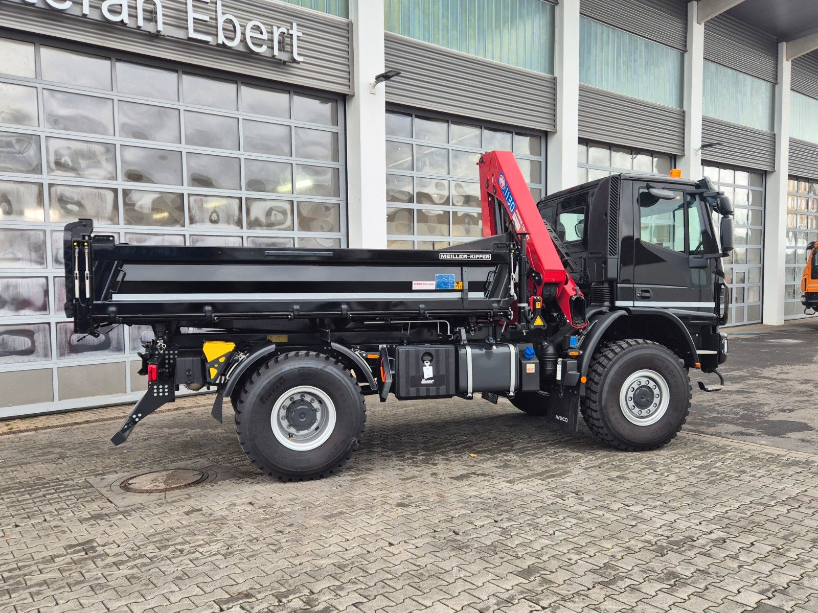 Fahrzeugabbildung Iveco Eurocargo ML150E32WS 4x4 Kran HMF 1130K Funk AHK