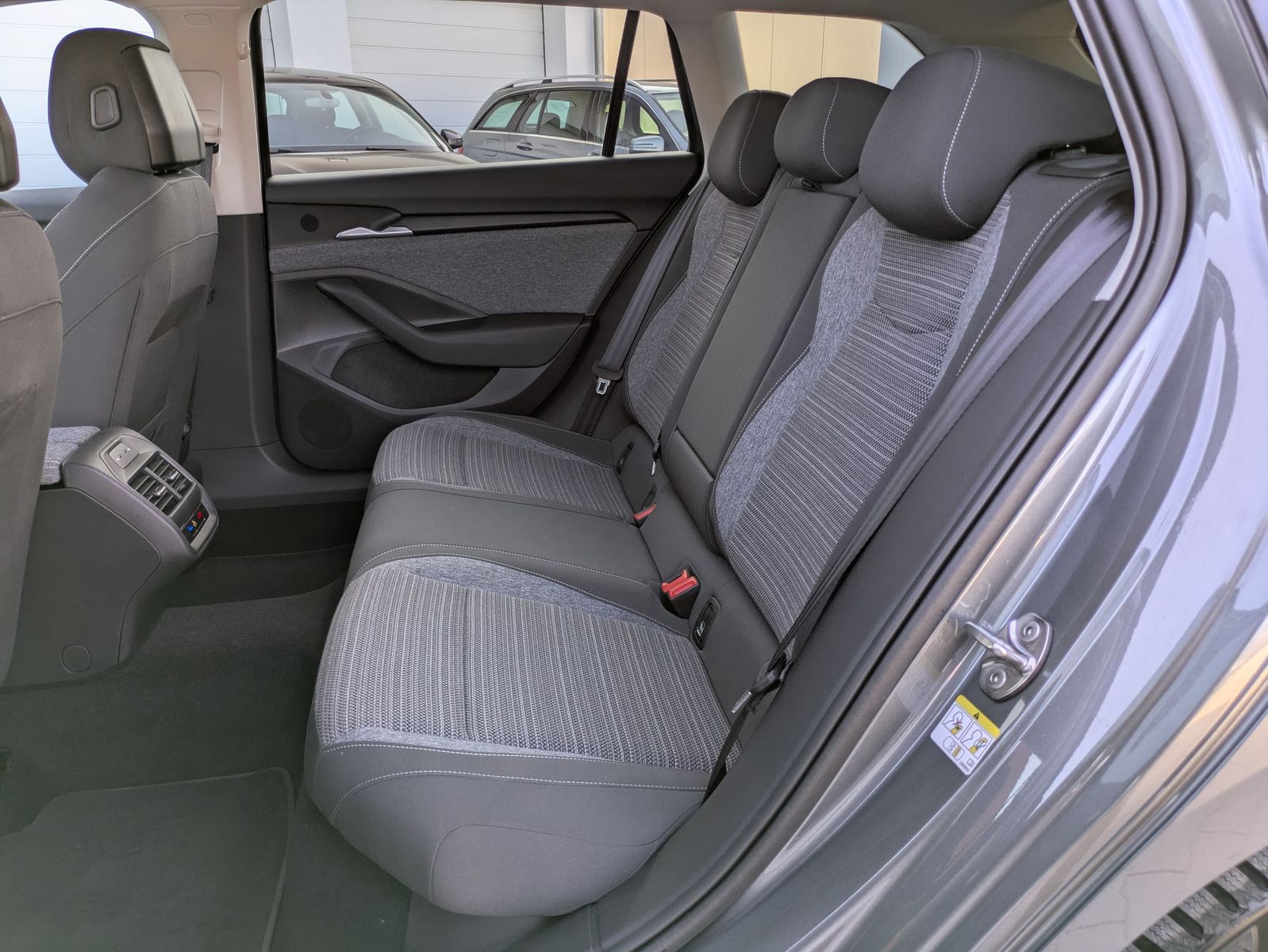 Fahrzeugabbildung SKODA Superb 2.0 TDI 4x4 Selection MATRIX*AHK*PANO*19"