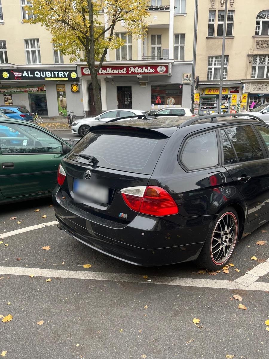 BMW 320 2007 — rear view