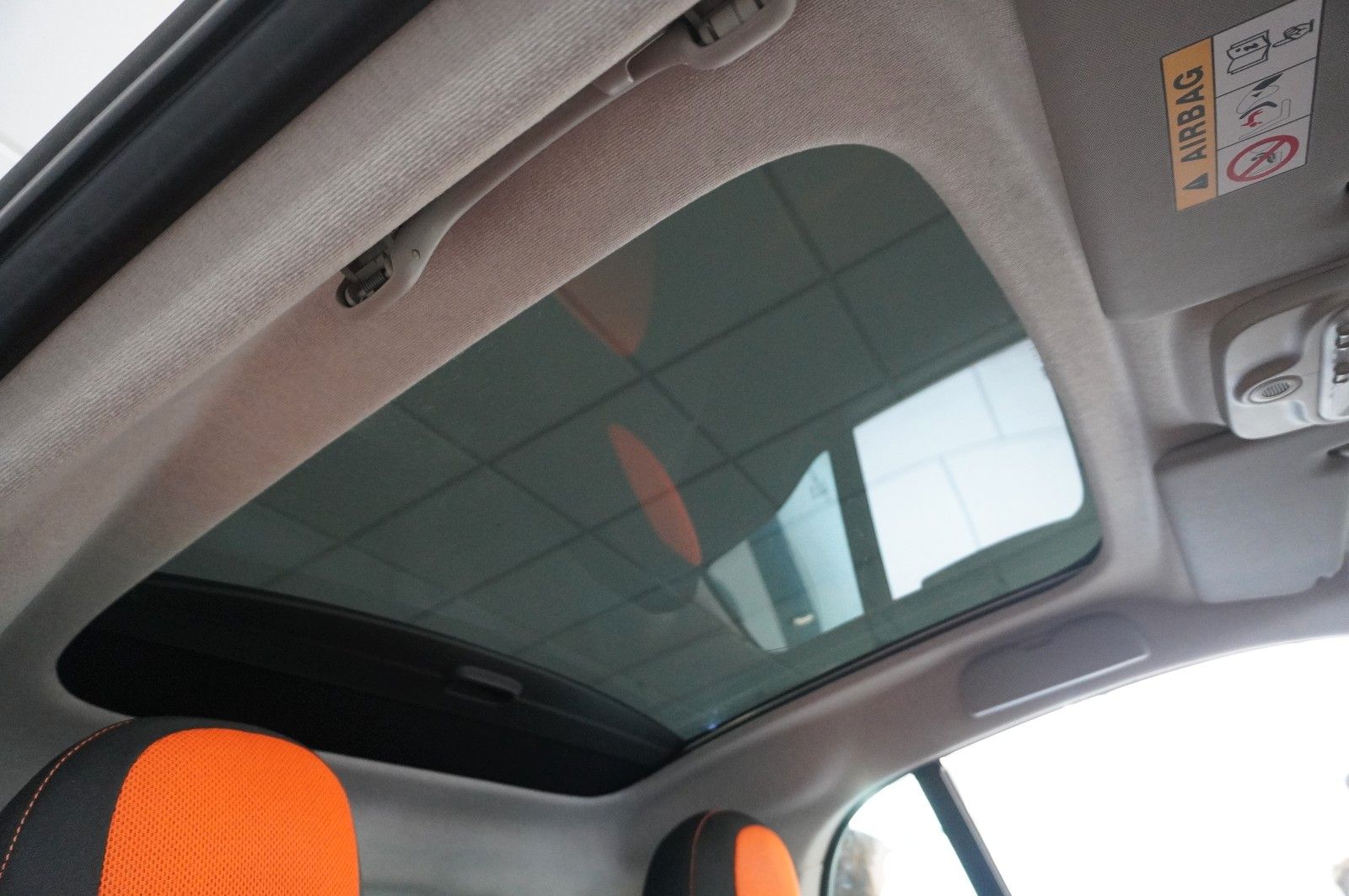 Fahrzeugabbildung Smart ForTwo 1.0 COUPE LED/KLIMA/SHZ/PANO./SPORT/USB