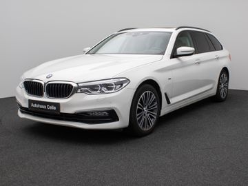 Fahrzeugabbildung BMW 520d SportLine Kamera Panorama HUD H/K AHK LED