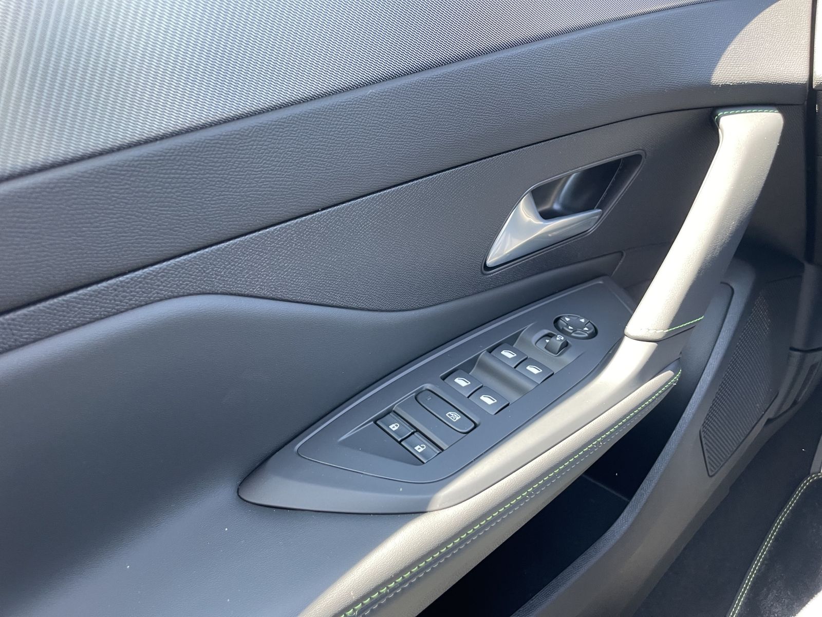 Peugeot 408 - Bild 12