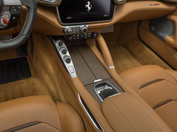 2017 Ferrari GTC4LUSSO — миниатюра 13