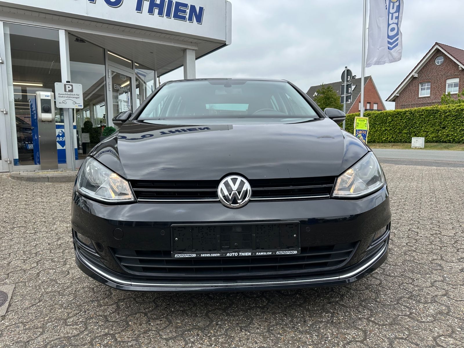Fahrzeugabbildung Volkswagen Golf VII 1.2 TSI Lounge Navi/SHZG/BT/GRA/GJR