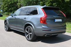 Fahrzeugabbildung Volvo XC90 D5 AWD*R-Design*STHZ*360°*LUFT*AHK*MIETKAUF