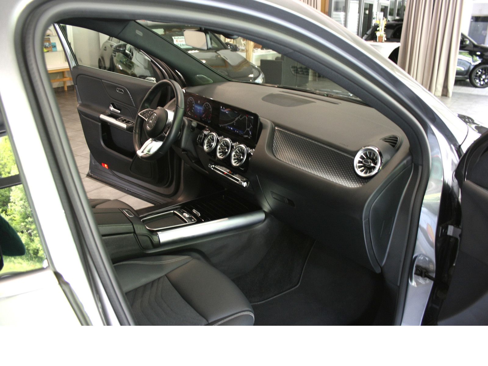 Fahrzeugabbildung Mercedes-Benz GLA 200 Progr. Advanced Plus *Totwinkel*Ambiente