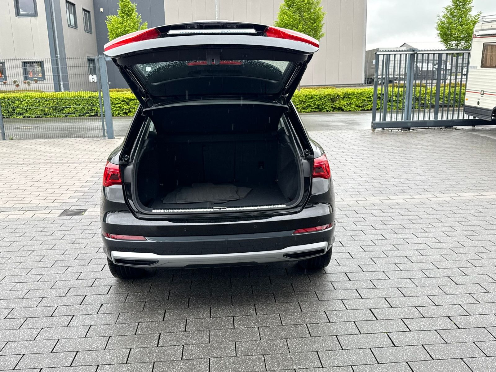 Fahrzeugabbildung Audi Q3 40 TFSI quattro advanced NAVI KLIMAAUTO PDC