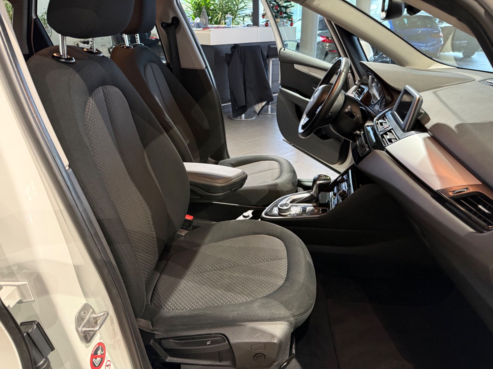 Fahrzeugabbildung BMW 218i Active Tourer *Navi*LED*Parkassis.*Komfortz