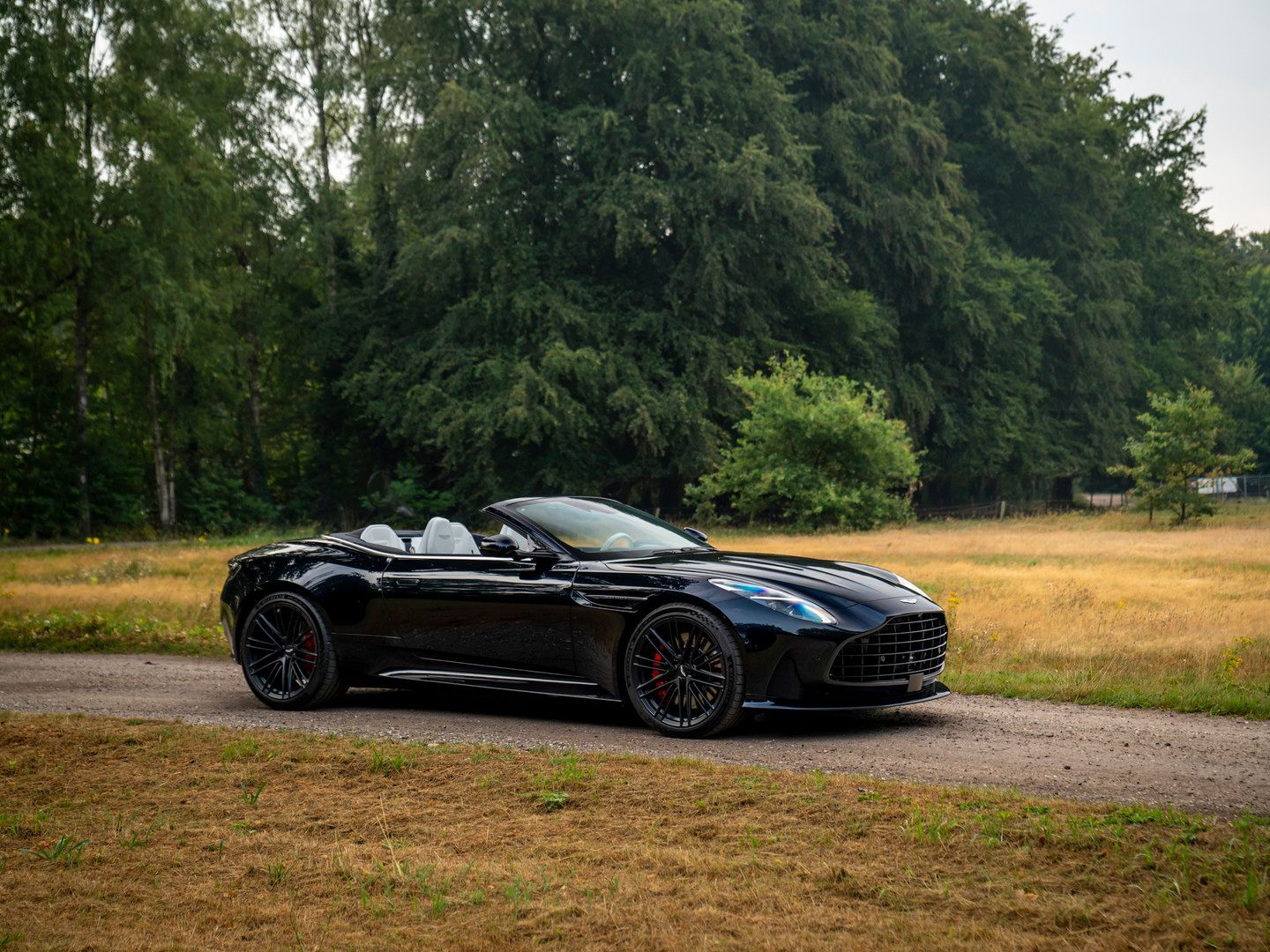 Aston Martin DB12 Volante 4.0 V8 | Bowers & Wilkins imagem 3
