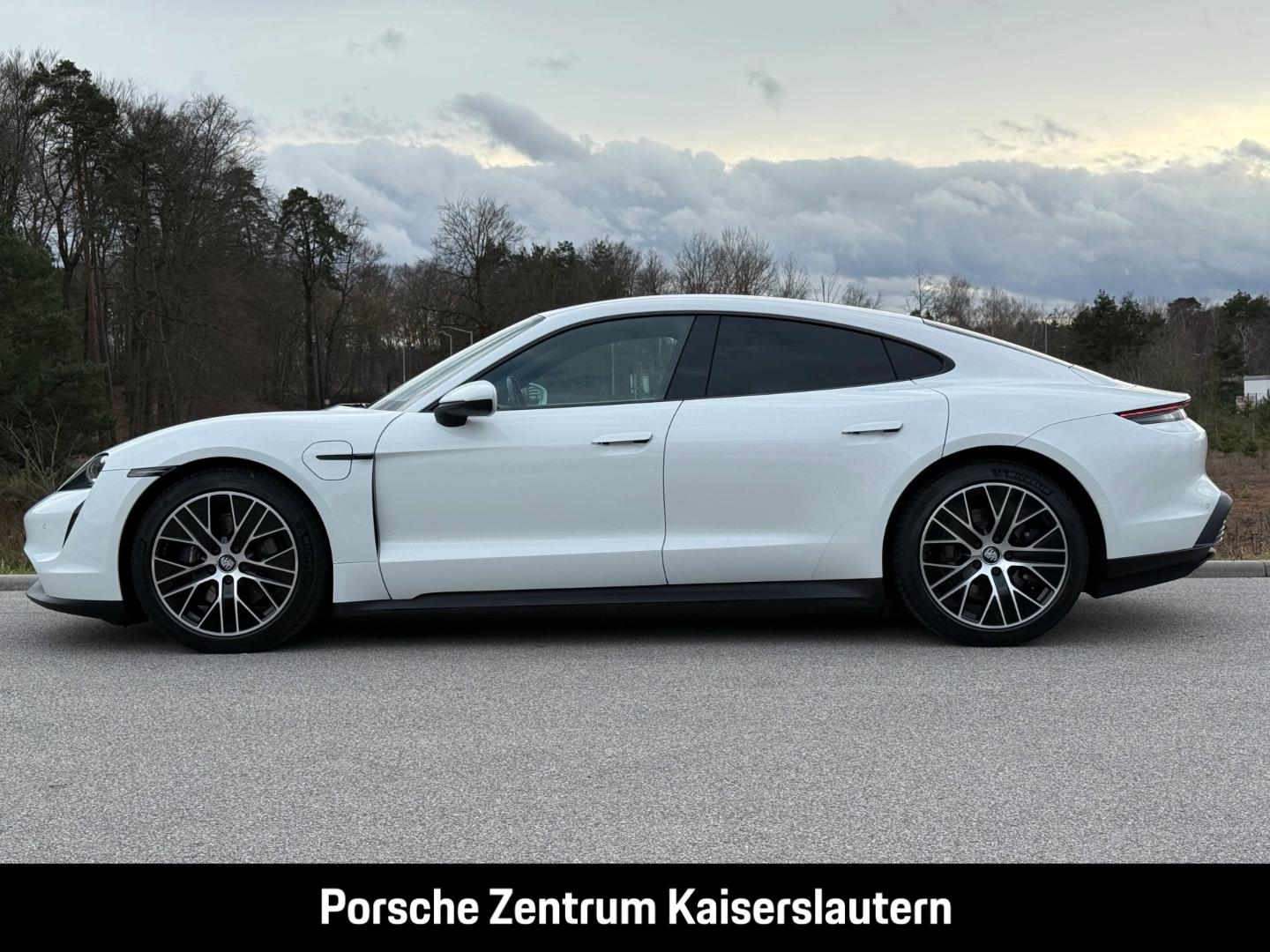 Porsche Taycan BOSE 20-Zoll Rückfahrkamera Sport Chrono