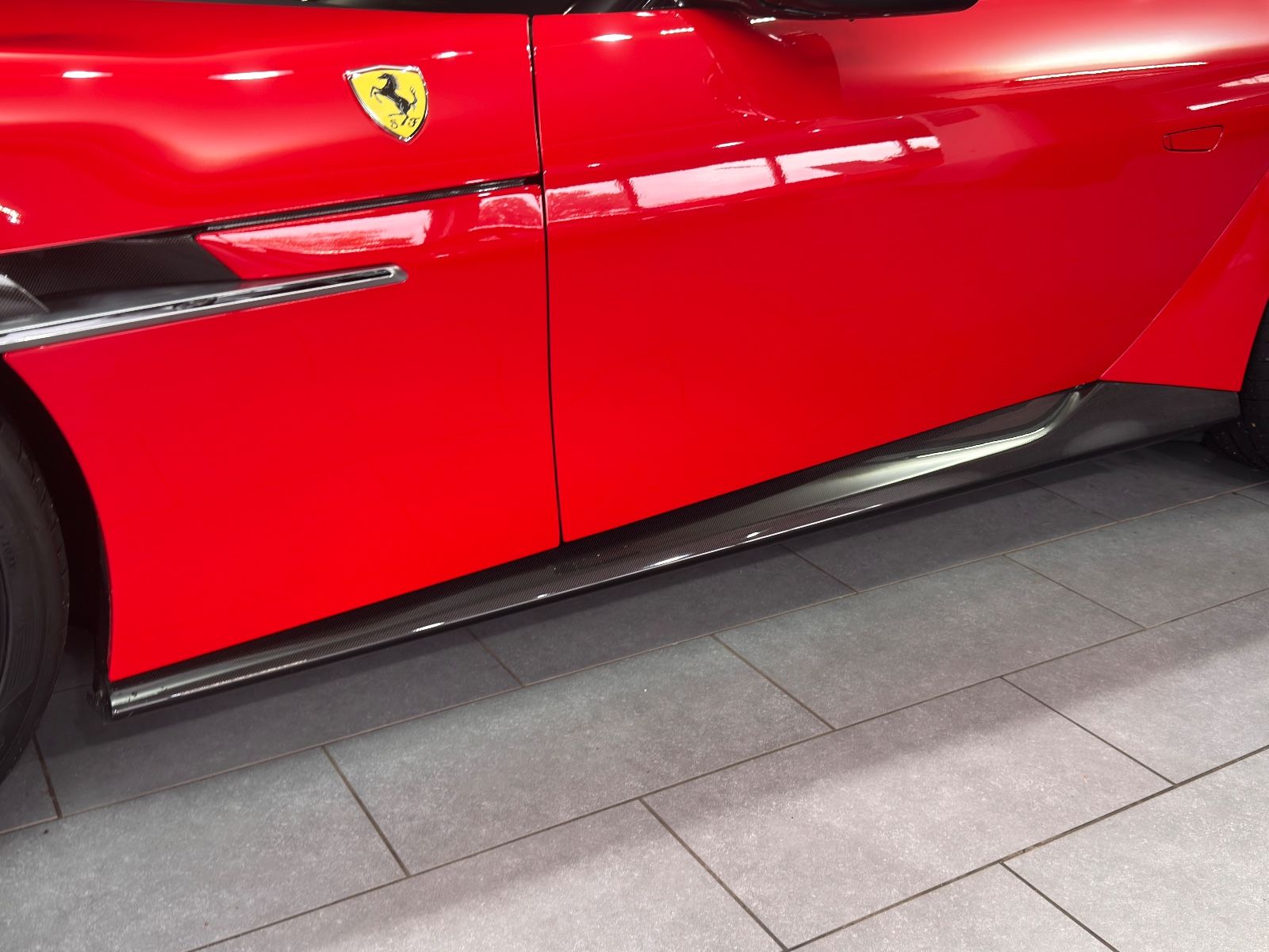 Fahrzeugabbildung Ferrari 12Cilindri|LIFT|FULL-CARBON|RACING-SEAT|ON STOCK