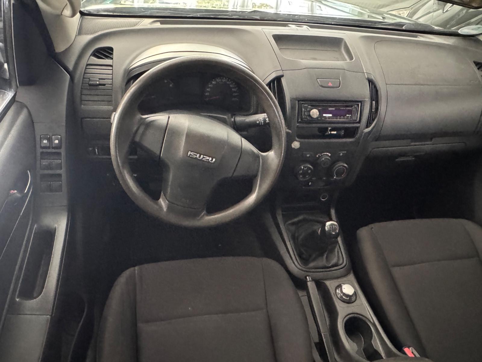 Isuzu D-Max 2.5 TD 136ch 4x4 - 1ère main - Climatisation - Attelage -  Blocage de différentiel