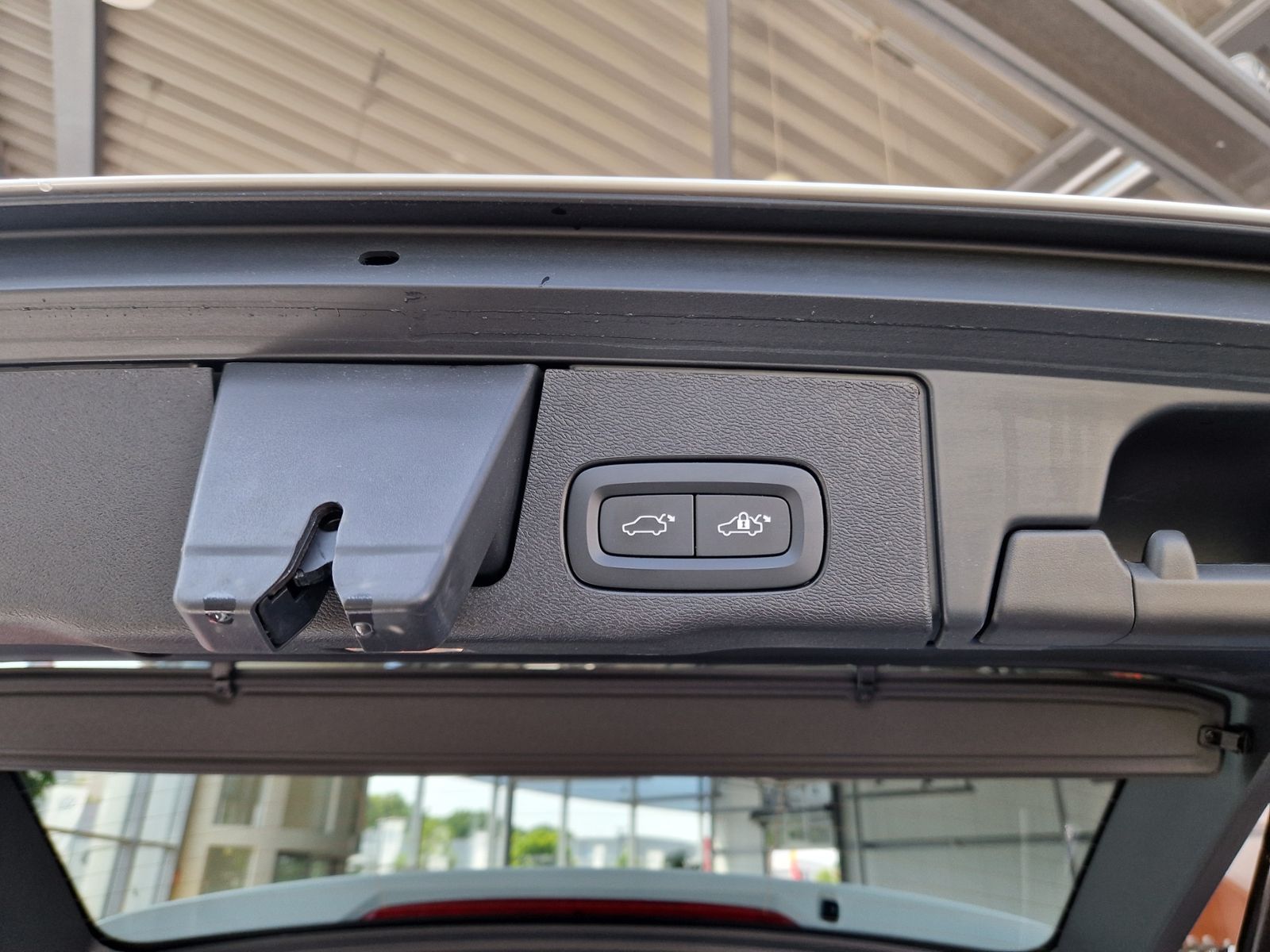 Fahrzeugabbildung Volvo XC60 Momentum Pro 2WD PANO H/K LED
